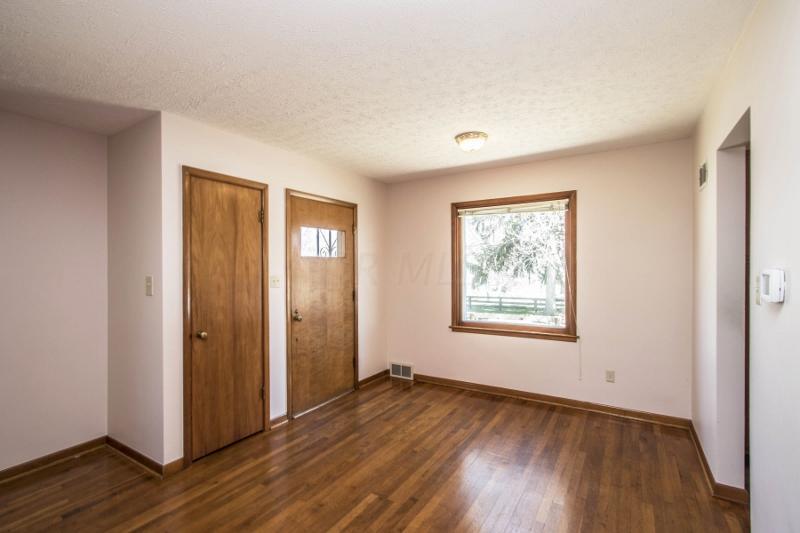 3147 Minerva Lake Road Columbus, OH 43231 - Photo 4 of 51