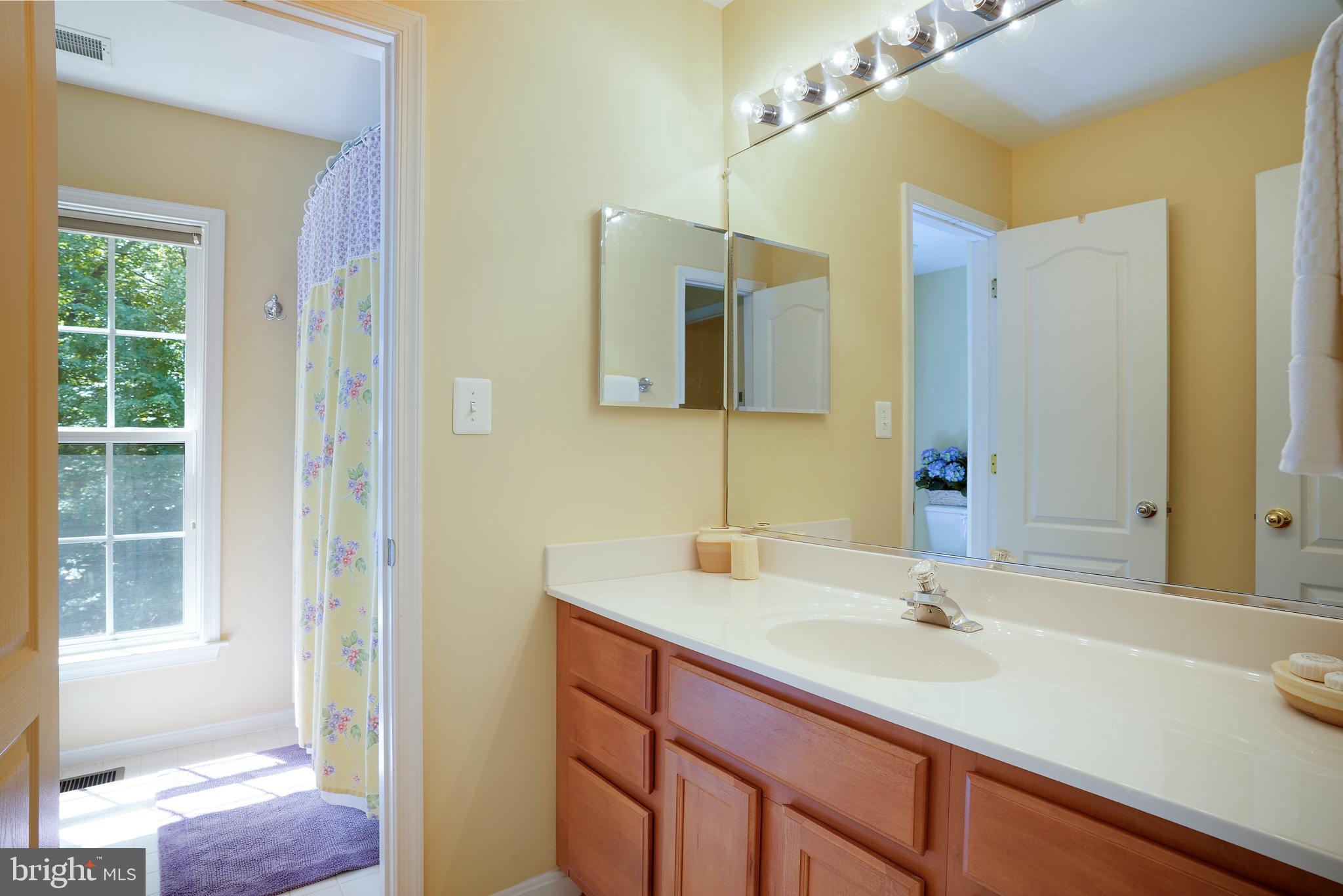 5301 Rutherford Drive Woodbridge, VA 22193 - Photo 37 of 58 Bedroom 3 Jack and Jill Bath