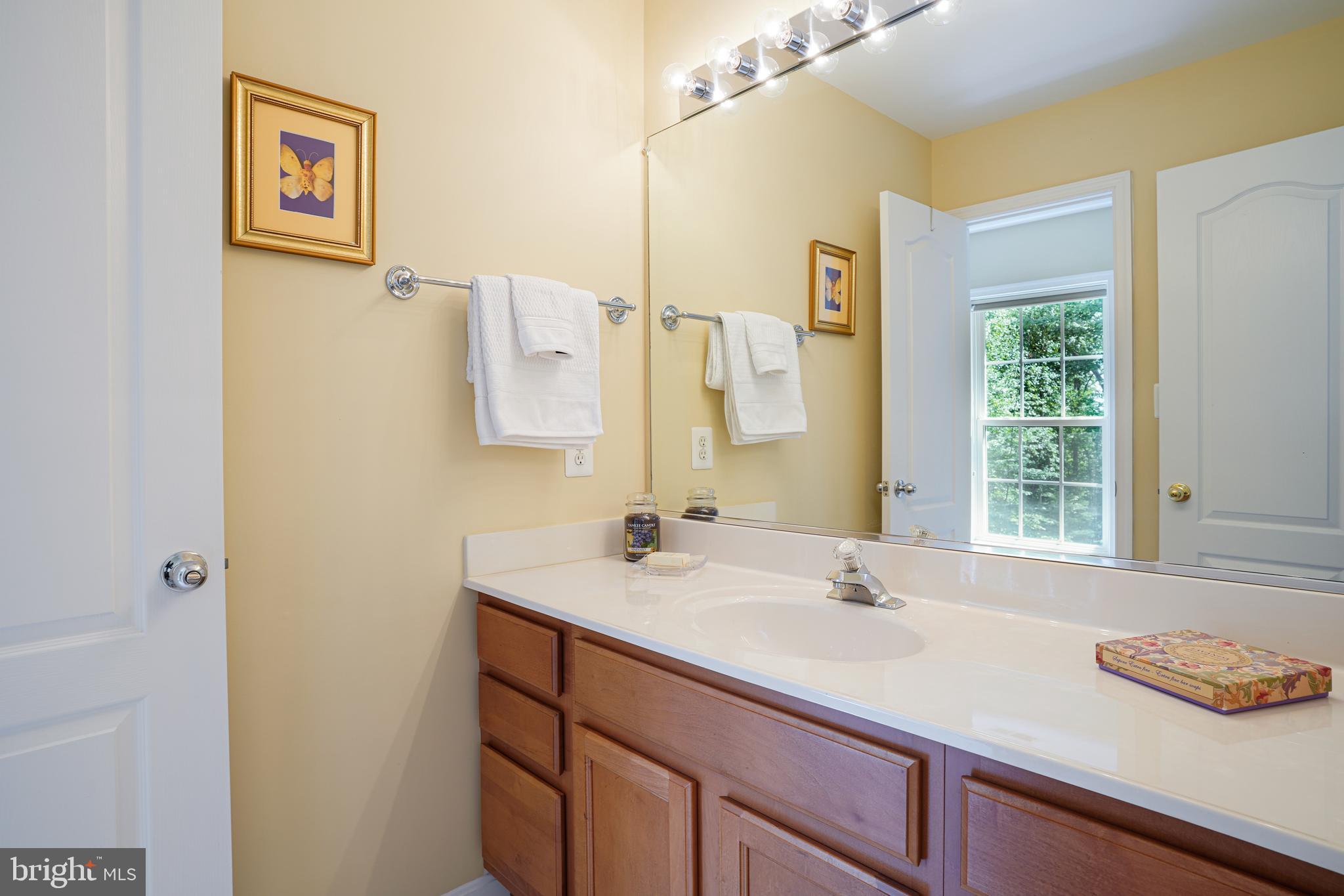 5301 Rutherford Drive Woodbridge, VA 22193 - Photo 39 of 58 Bedroom 4 Jack and Jill Bath