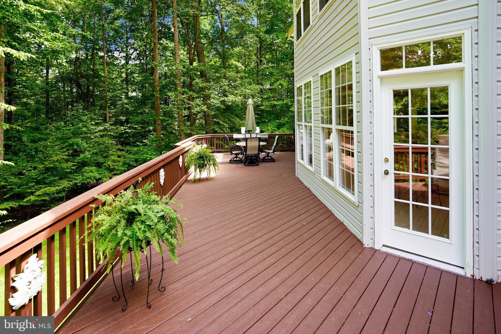 5301 Rutherford Drive Woodbridge, VA 22193 - Photo 50 of 58 Custom Deck