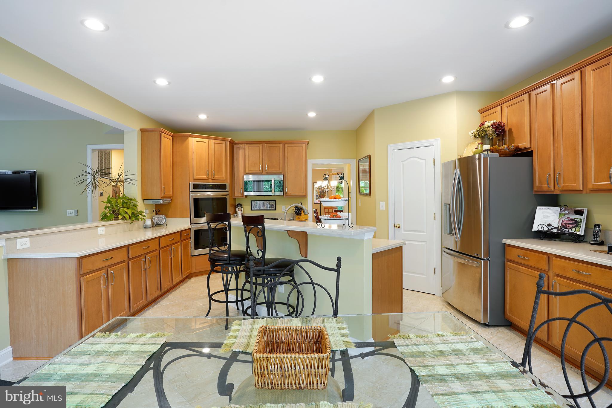 5301 Rutherford Drive Woodbridge, VA 22193 - Photo 10 of 58 Kitchen with Island
