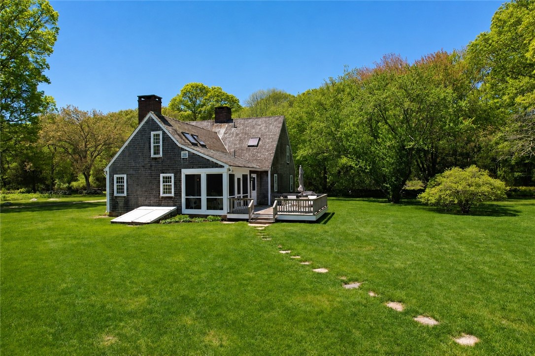 307 Stony Fort Road Saunderstown, RI 02874 - Photo 5 of 48 Notice the skylights