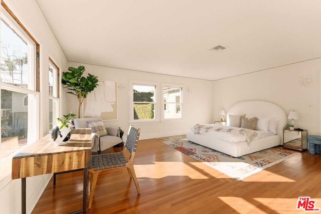 441 South Muirfield Road Los Angeles, CA 90020 - Photo 20 of 33 a living room with furniture and wooden floor