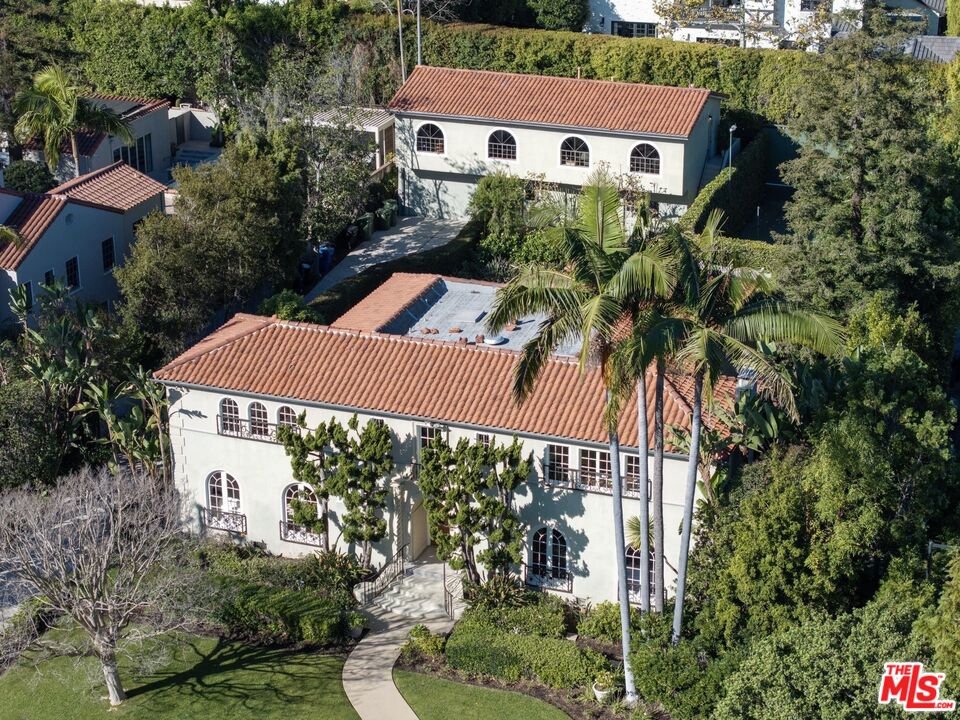 441 South Muirfield Road Los Angeles, CA 90020 - Photo 32 of 33 an aerial view of house with yard and swimming pool