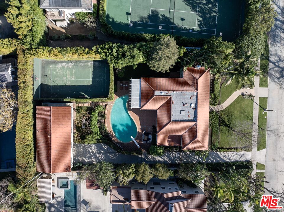 441 South Muirfield Road Los Angeles, CA 90020 - Photo 33 of 33 an aerial view of a house with a yard and a fountain