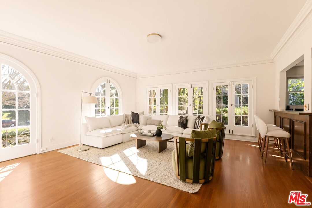 441 South Muirfield Road Los Angeles, CA 90020 - Photo 10 of 33 a living room with furniture wooden floor and floor to ceiling windows