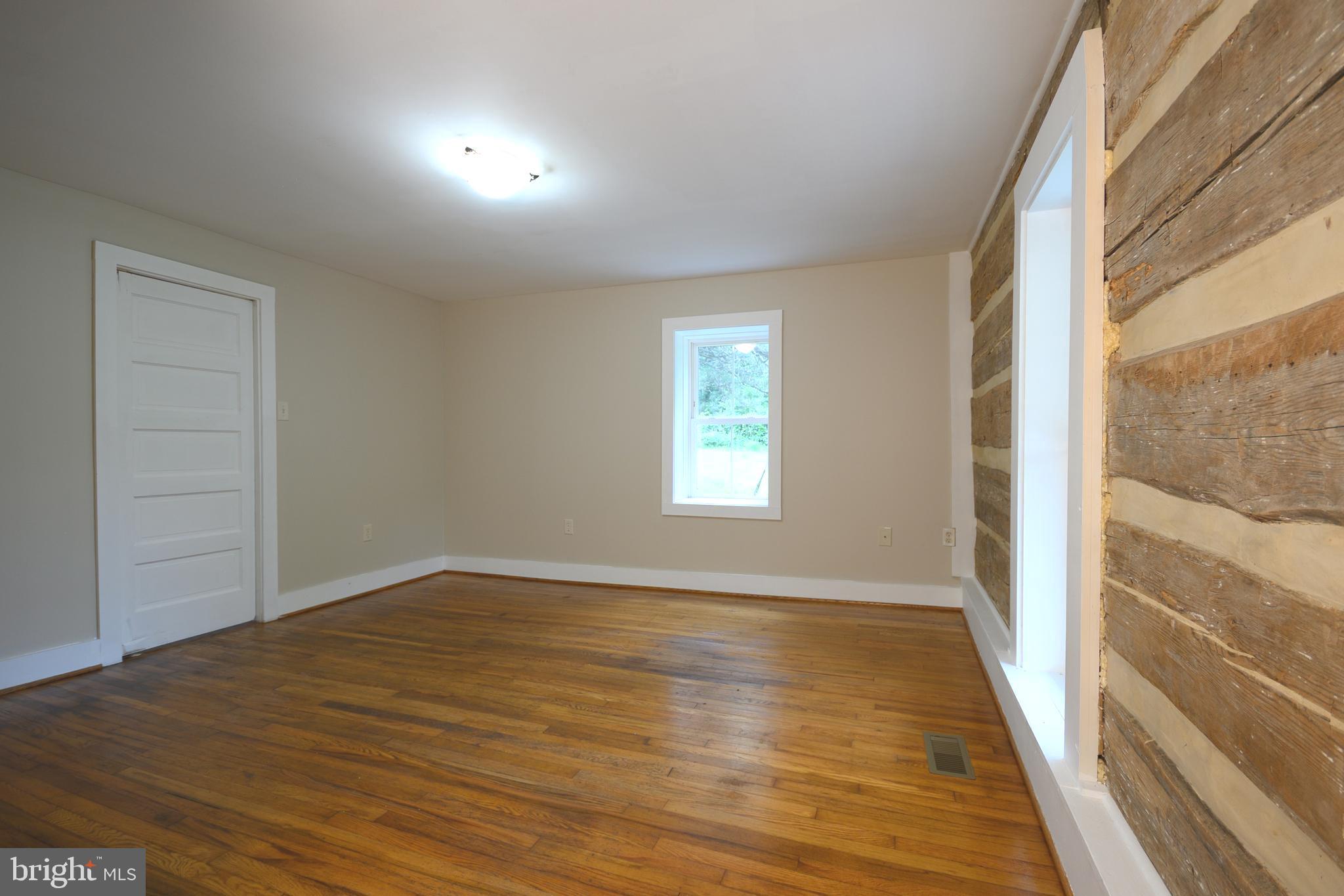 169 Creek Road Toms Brook, VA 22660 - Photo 2 of 36 LIVING ROOM