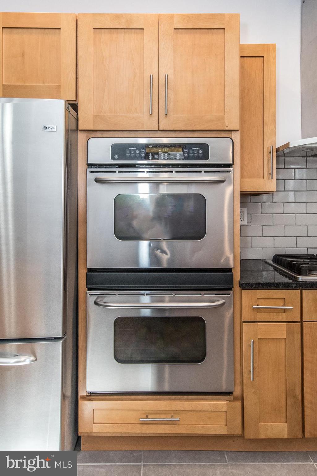 3905 Ridge Avenue Philadelphia, PA 19132 - Photo 22 of 102 Electric double oven