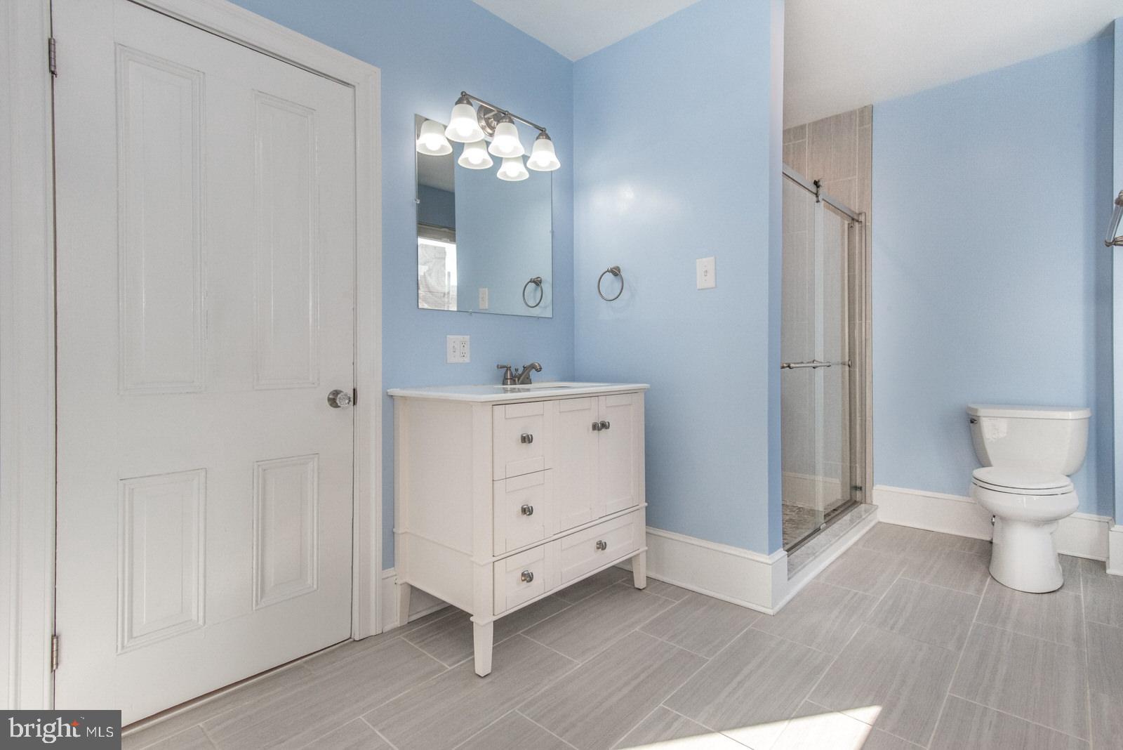3905 Ridge Avenue Philadelphia, PA 19132 - Photo 76 of 102 3rd floor bathroom