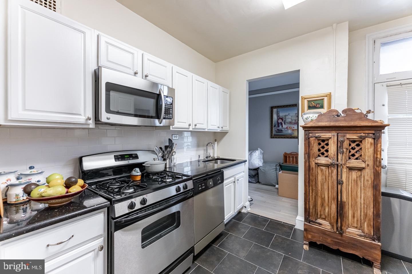 2031 Locust Street, Unit 601 Philadelphia, PA 19103 - Photo 8 of 23
