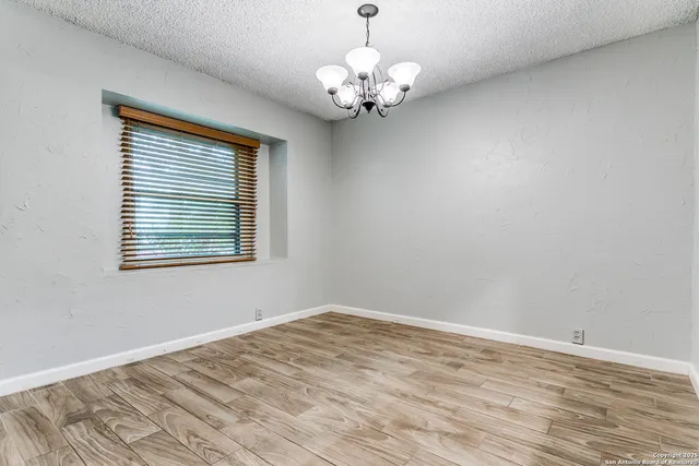 a view of empty room with window