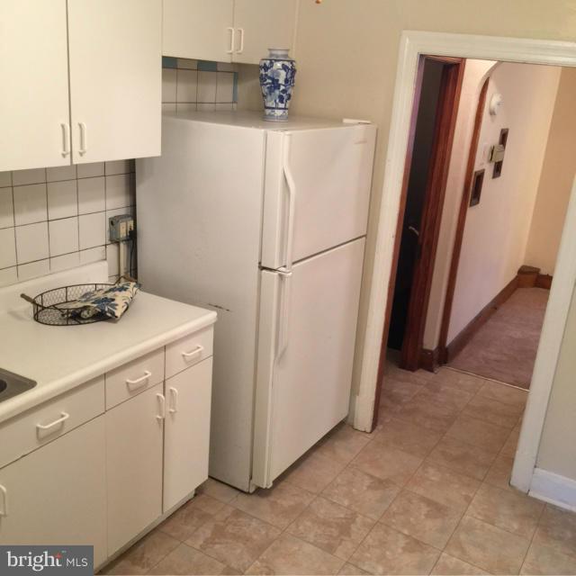 40 North Rosedale Street Baltimore, MD 21229 - Photo 11 of 25 Kitchen