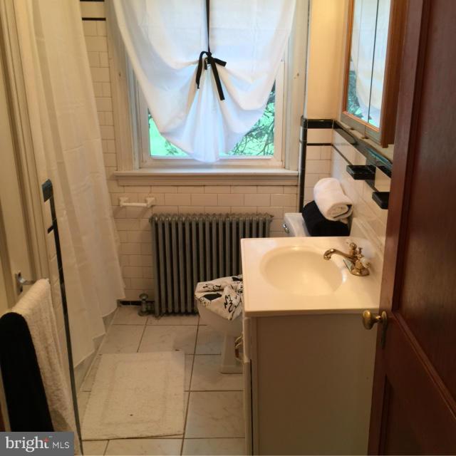 40 North Rosedale Street Baltimore, MD 21229 - Photo 14 of 25 Bath