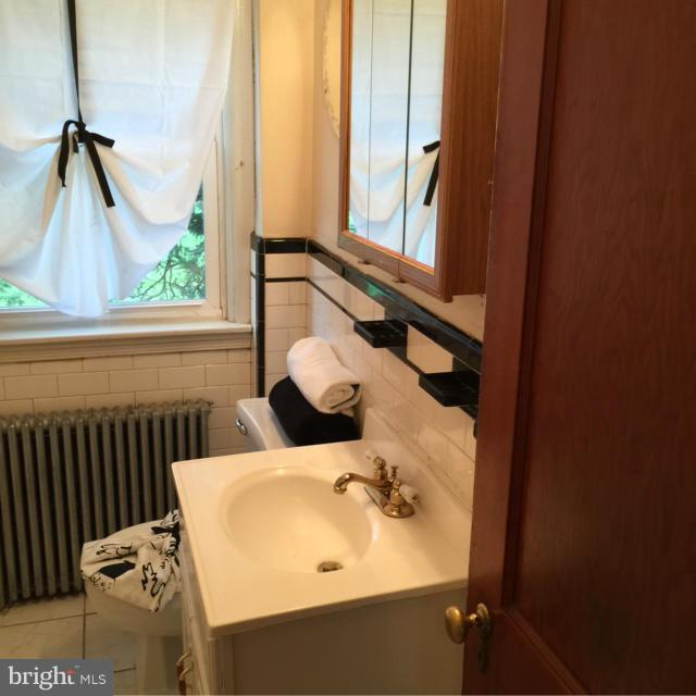 40 North Rosedale Street Baltimore, MD 21229 - Photo 15 of 25 Bath