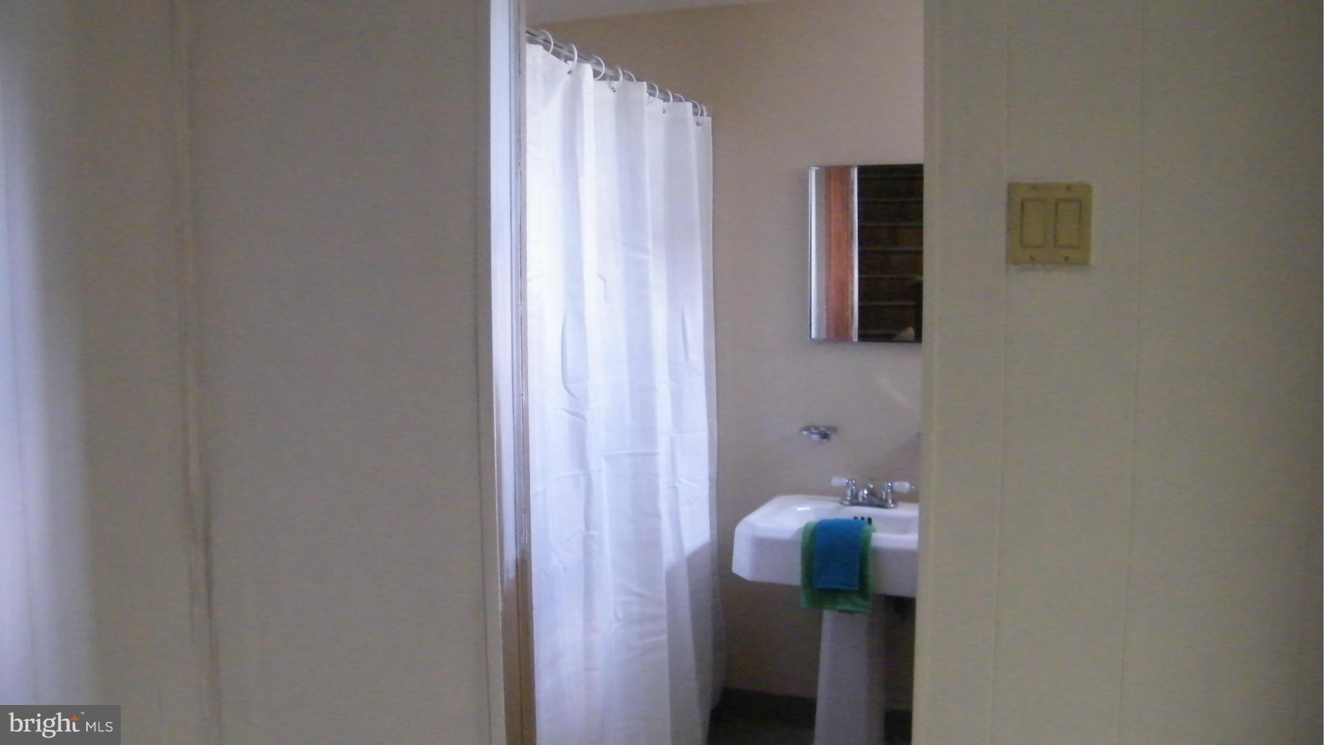 40 North Rosedale Street Baltimore, MD 21229 - Photo 23 of 25 Bath LL