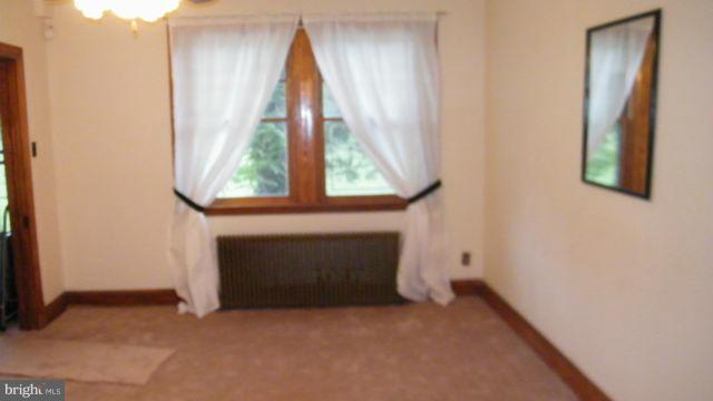 40 North Rosedale Street Baltimore, MD 21229 - Photo 5 of 25 Living Room