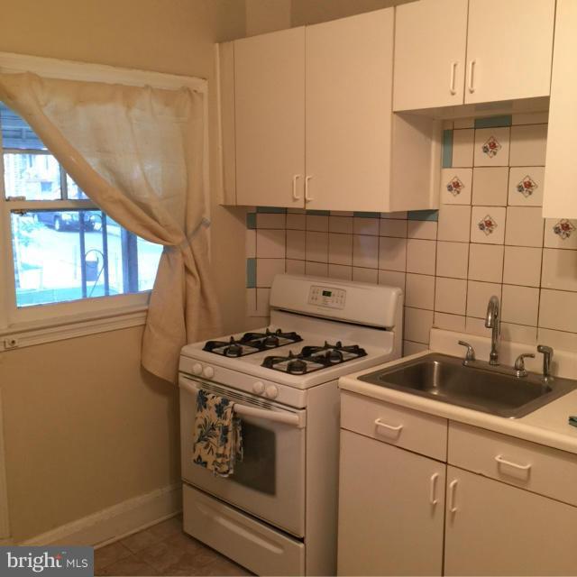 40 North Rosedale Street Baltimore, MD 21229 - Photo 9 of 25 Kitchen