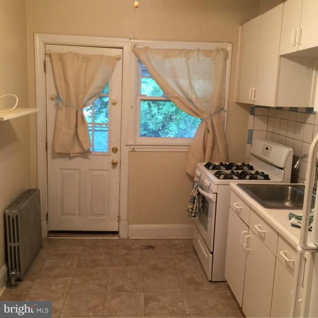 40 North Rosedale Street Baltimore, MD 21229 - Photo 10 of 25 Kitchen