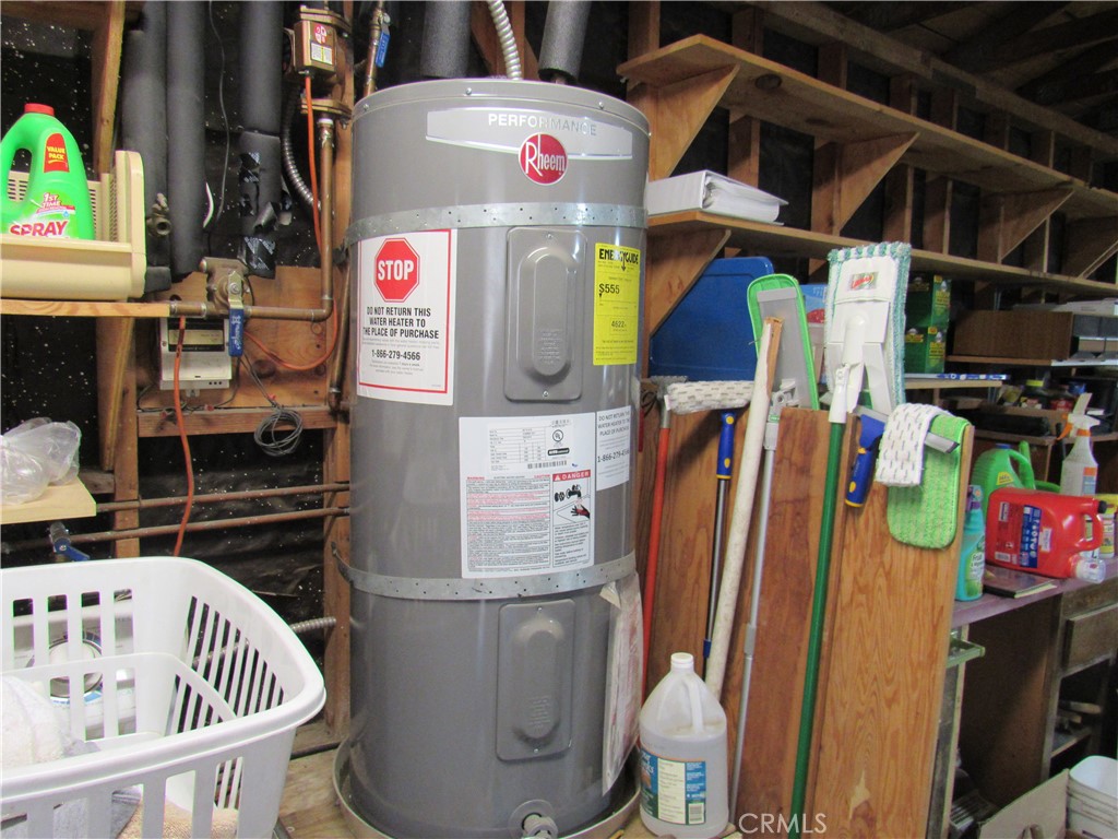 26541 Chambers Avenue Menifee, CA 92586 - Photo 50 of 61 a utility room with dryer and washer