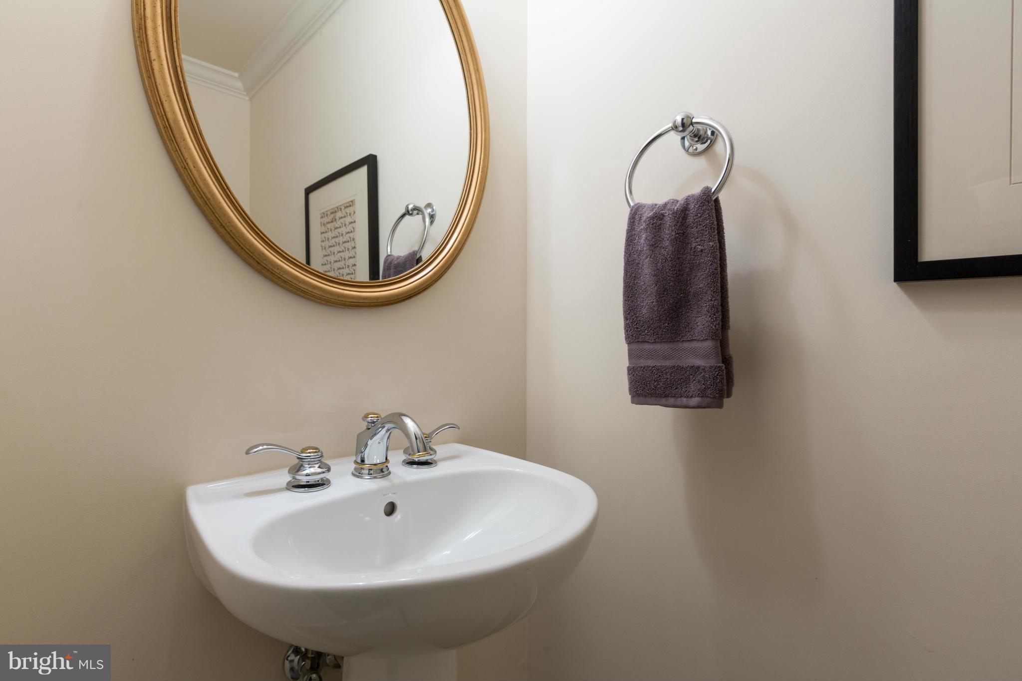 718 Carpenter Road Alexandria, VA 22314 - Photo 21 of 26 Powder room