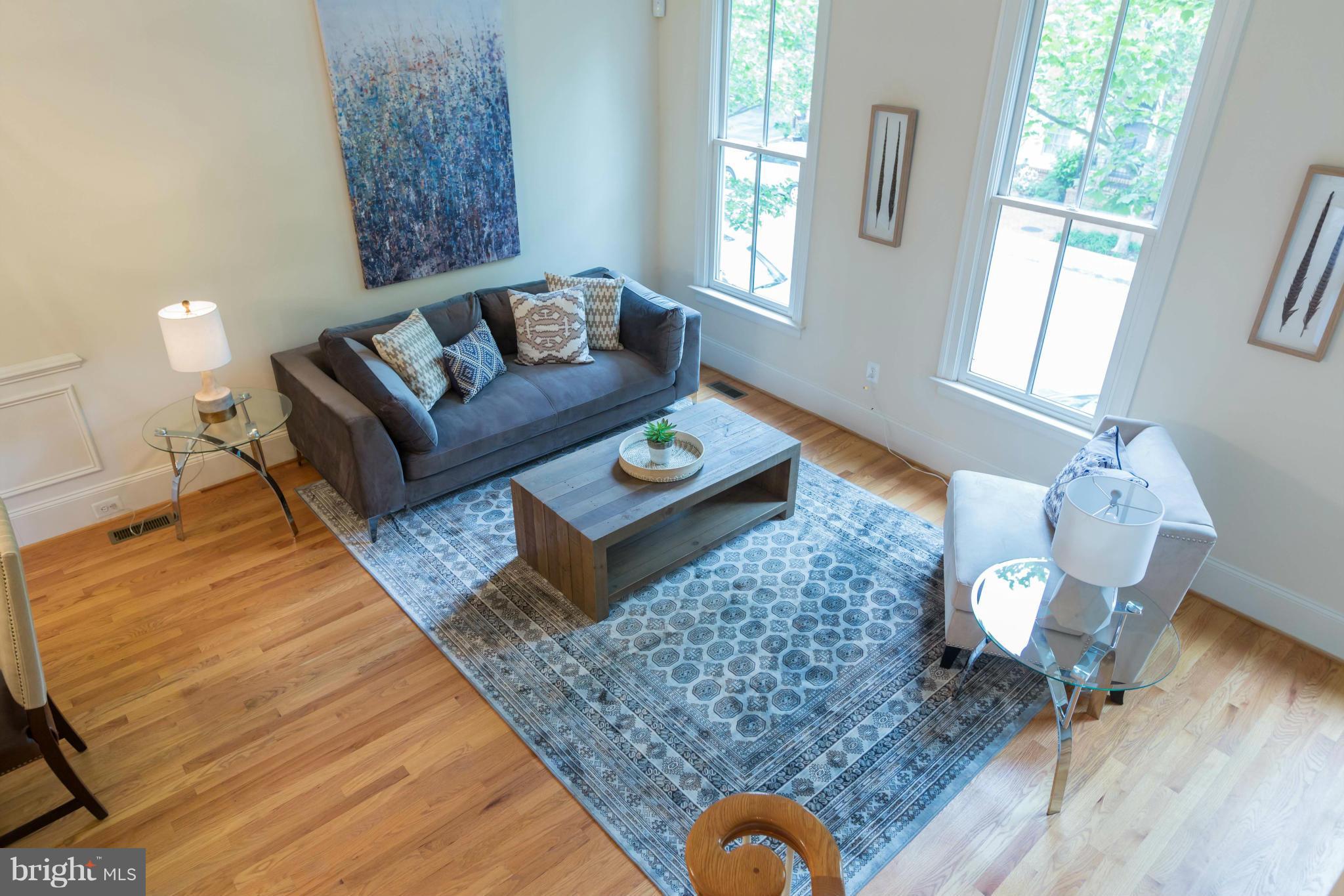 718 Carpenter Road Alexandria, VA 22314 - Photo 22 of 26 10 foot high ceilings