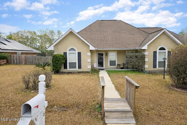 $215,000 | 56136 Diamondhead Drive East, Diamondhead, MS 39525