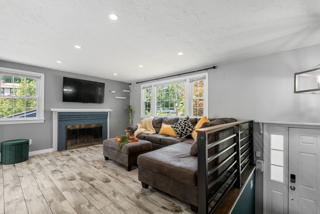 43 Arapahoe Road Bellingham, MA 02019 - Photo 3 of 35 Gallery Image 3