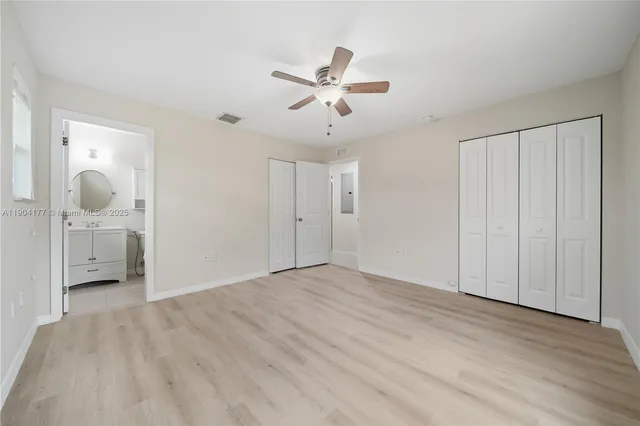 a view of empty room with ceiling fan