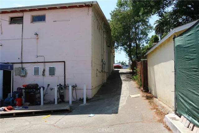 a view of a house with garage