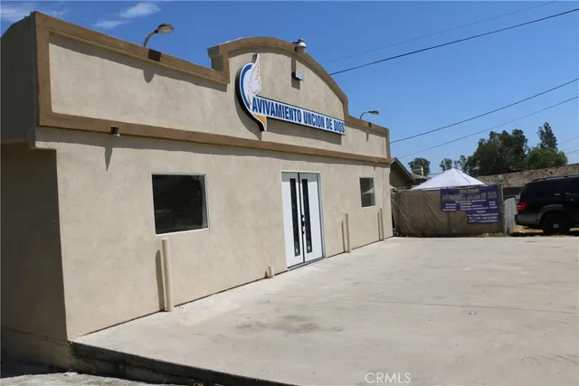 a view of a entryway