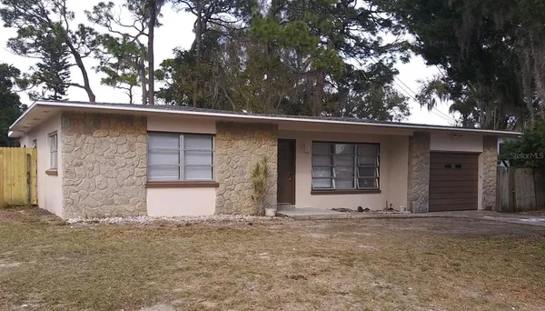 $1,900 | 65 Lake Shore Drive, Palm Harbor, FL 34684