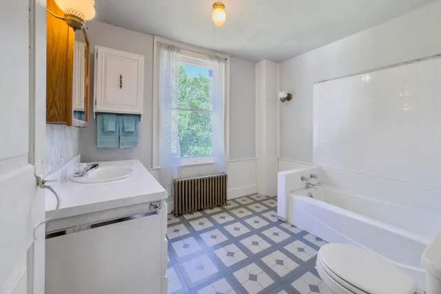 $875,000 | 627 Western Road, Warren, ME 04864