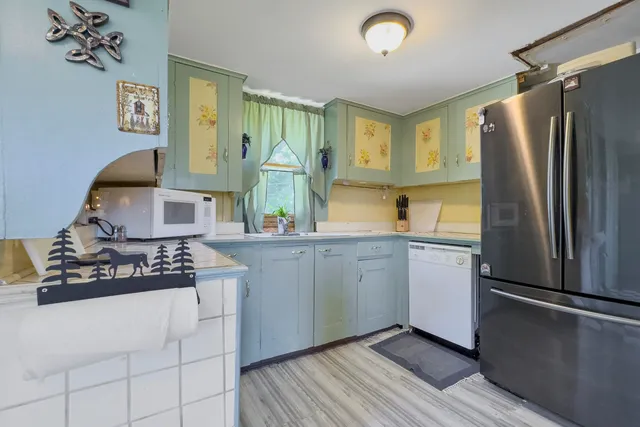 $875,000 | 627 Western Road, Warren, ME 04864