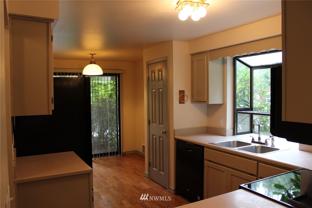 16528 23rd Avenue Southeast, Unit D1 Bothell, WA 98012 - Photo 3 of 23 Gallery Image 3