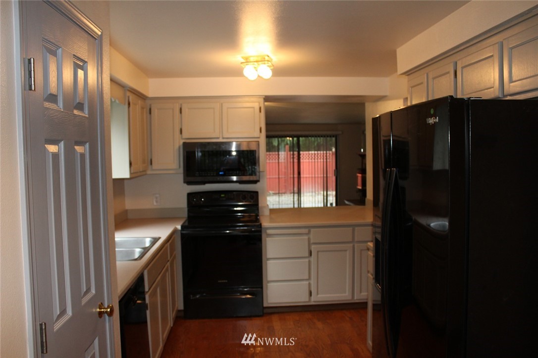 16528 23rd Avenue Southeast, Unit D1 Bothell, WA 98012 - Photo 5 of 23 Gallery Image 5