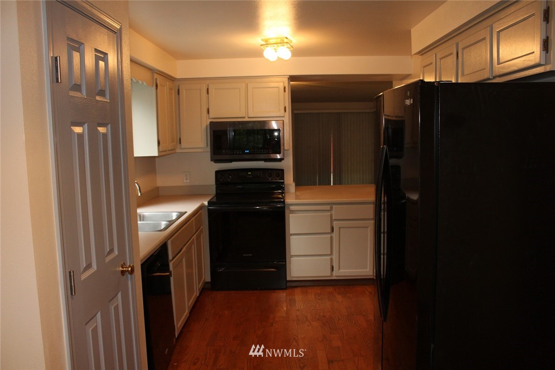 16528 23rd Avenue Southeast, Unit D1 Bothell, WA 98012 - Photo 9 of 23 Gallery Image 9