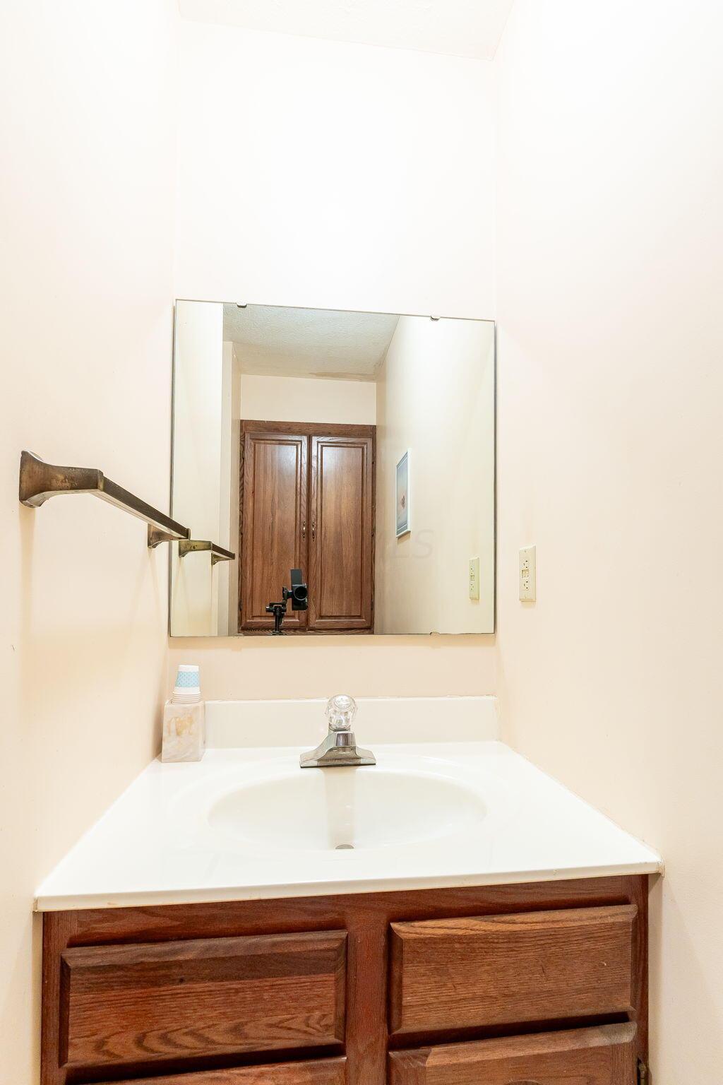 487 Meadow Lane Springfield, OH 45505 - Photo 27 of 58 487 Meadow Ln (Interior)-18