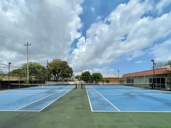 $168,000 | 809 West Oakland Park Boulevard, Unit J12, Oakland Park, FL 33311
