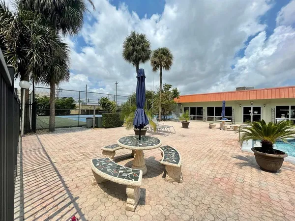 $168,000 | 809 West Oakland Park Boulevard, Unit J12, Oakland Park, FL 33311