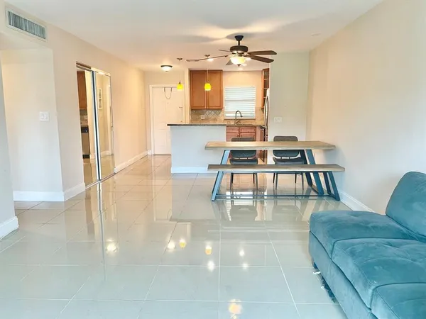 $168,000 | 809 West Oakland Park Boulevard, Unit J12, Oakland Park, FL 33311