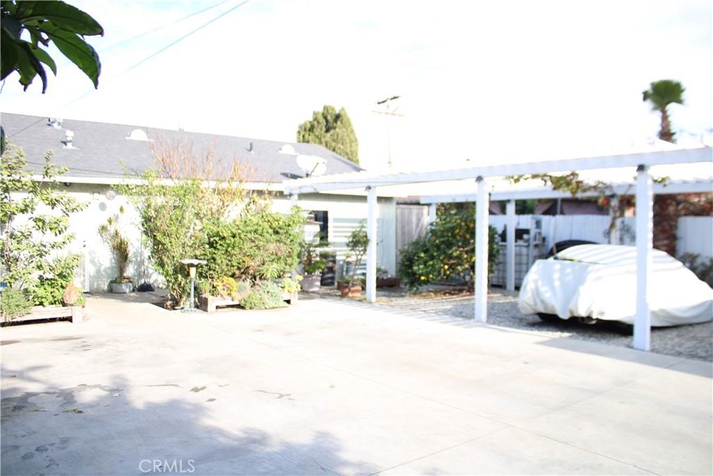 2412 West Alondra Boulevard Compton, CA 90220 - Photo 27 of 32 a view of a terrace