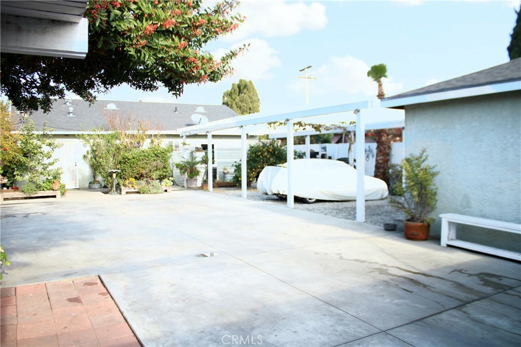 2412 West Alondra Boulevard Compton, CA 90220 - Photo 30 of 32 a view of a patio