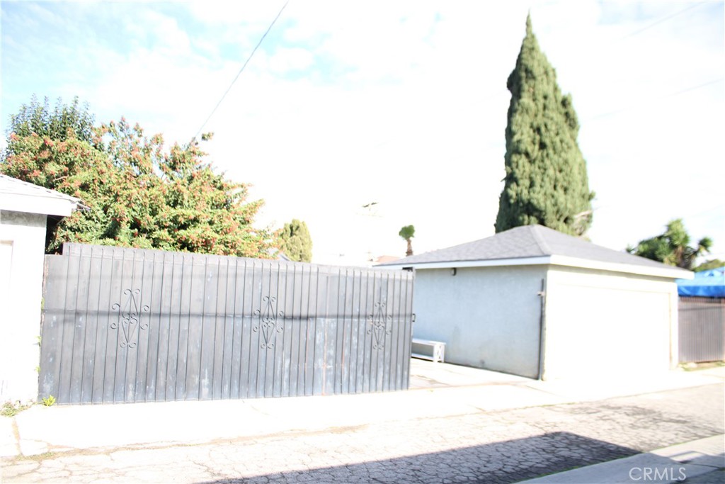 2412 West Alondra Boulevard Compton, CA 90220 - Photo 32 of 32 a terrace view