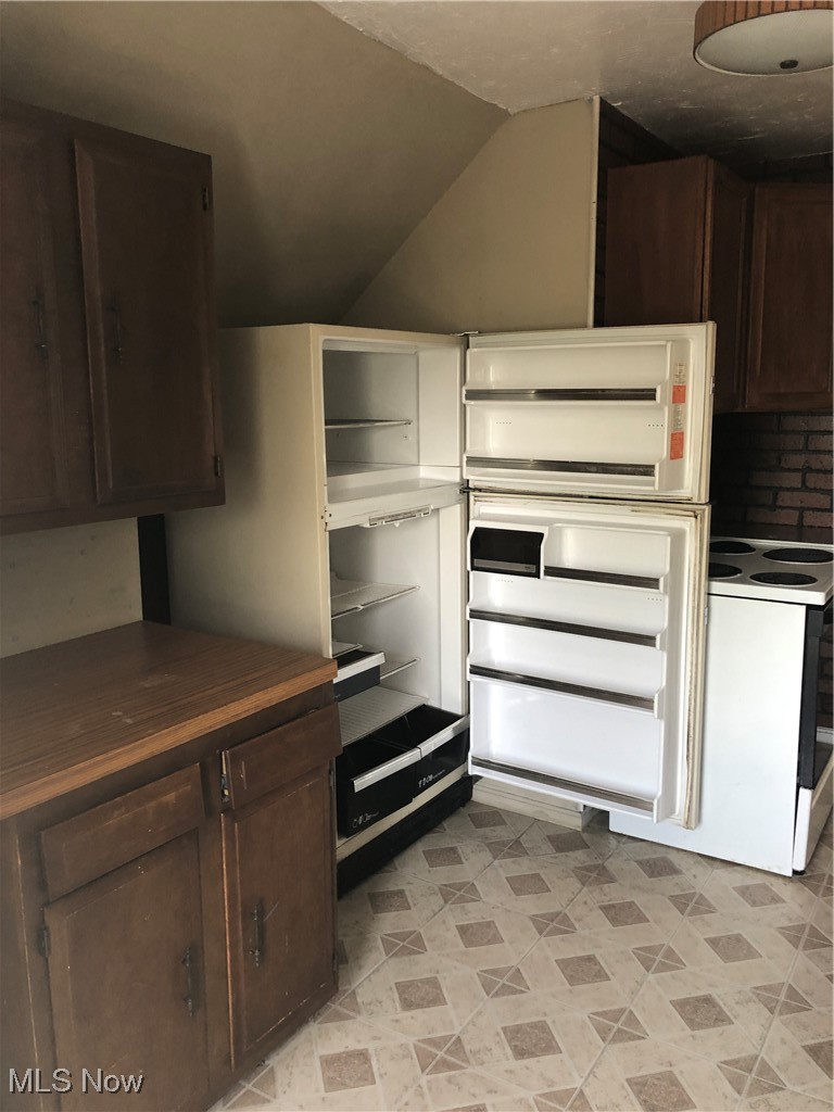 900 Ruple Road Cleveland, OH 44110 - Photo 10 of 14 3rd floor kitchen