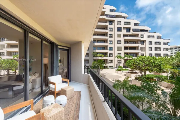 $1,900,000 | 251 Crandon Boulevard, Unit 227, Key Biscayne, FL 33149