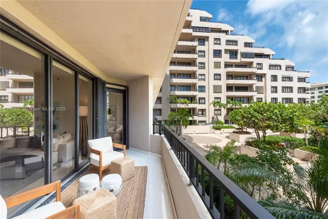 $1,900,000 | 251 Crandon Boulevard, Unit 227, Key Biscayne, FL 33149