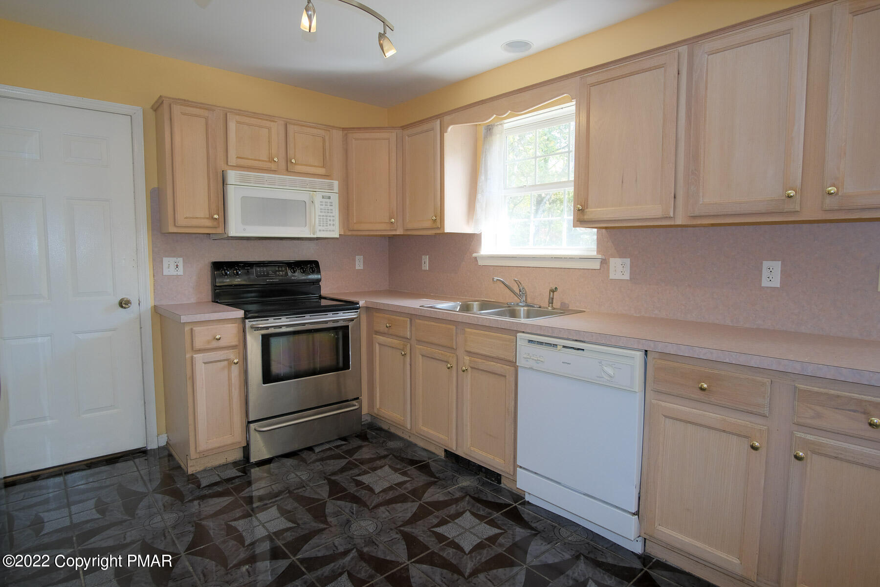 112 Lower Notch Road Albrightsville, PA 18210 - Photo 11 of 31 112LowerNotch-11