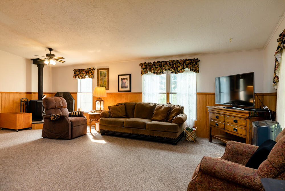 9332 Reeder Road Klamath Falls, OR 97603 - Photo 12 of 54 9332ReederRd-Bonnie-2
