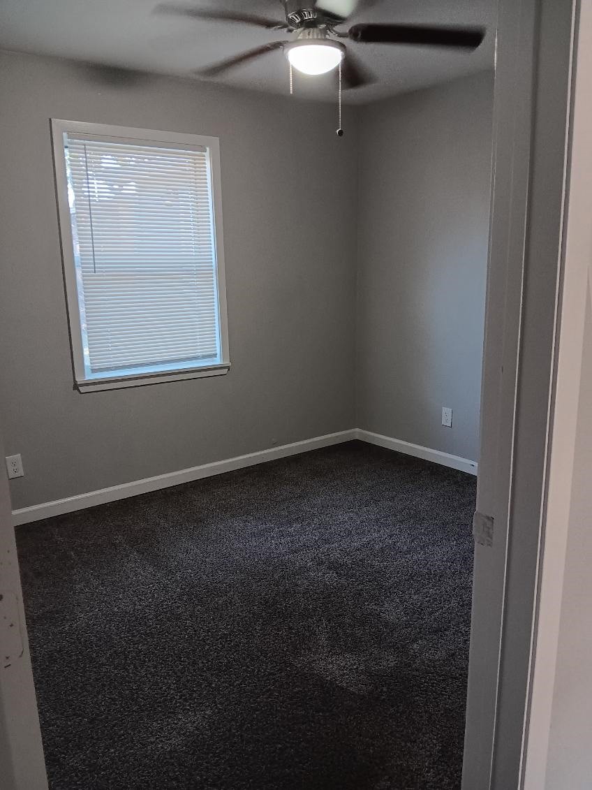 1102 Jackson Avenue Pasadena, TX 77506 - Photo 11 of 22 an empty room with a window
