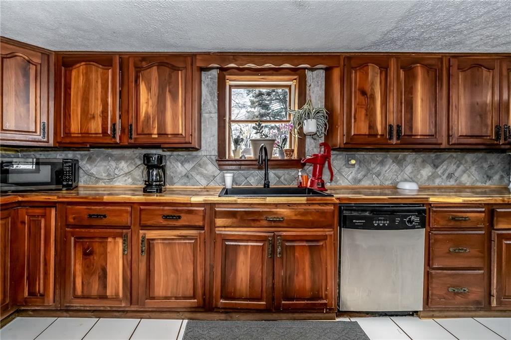 64 East 1st Street Burnside, PA 15721 - Photo 6 of 36